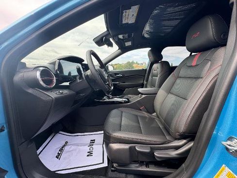 New 2025 Chevrolet Trax RS w/ Sunroof Package image 2