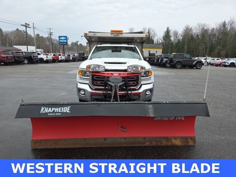 Used 2018 GMC Sierra 3500 SLE w/ SLE Preferred Package image 3