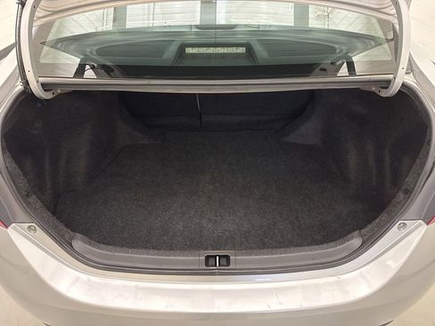 Used 2015 Toyota Corolla LE FWD image 6