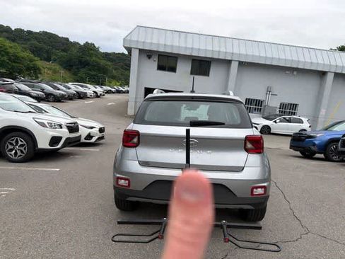 Used 2024 Hyundai Venue SEL FWD image 8