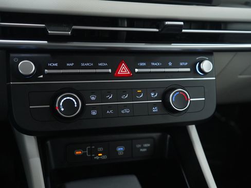 Certified 2025 Hyundai Tucson SE image 22