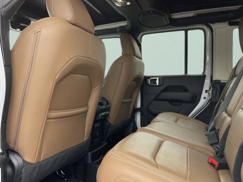 Used 2020 Jeep Wrangler Unlimited Sahara AWD/4WD image 19