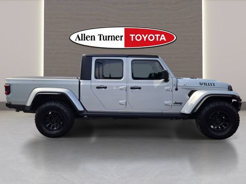 Used 2023 Jeep Gladiator Sport AWD/4WD image 5