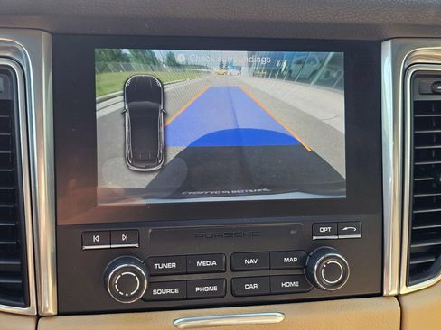 Used 2017 Porsche Macan AWD/4WD image 31
