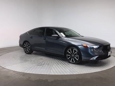 Used 2024 Honda Accord Touring image 2