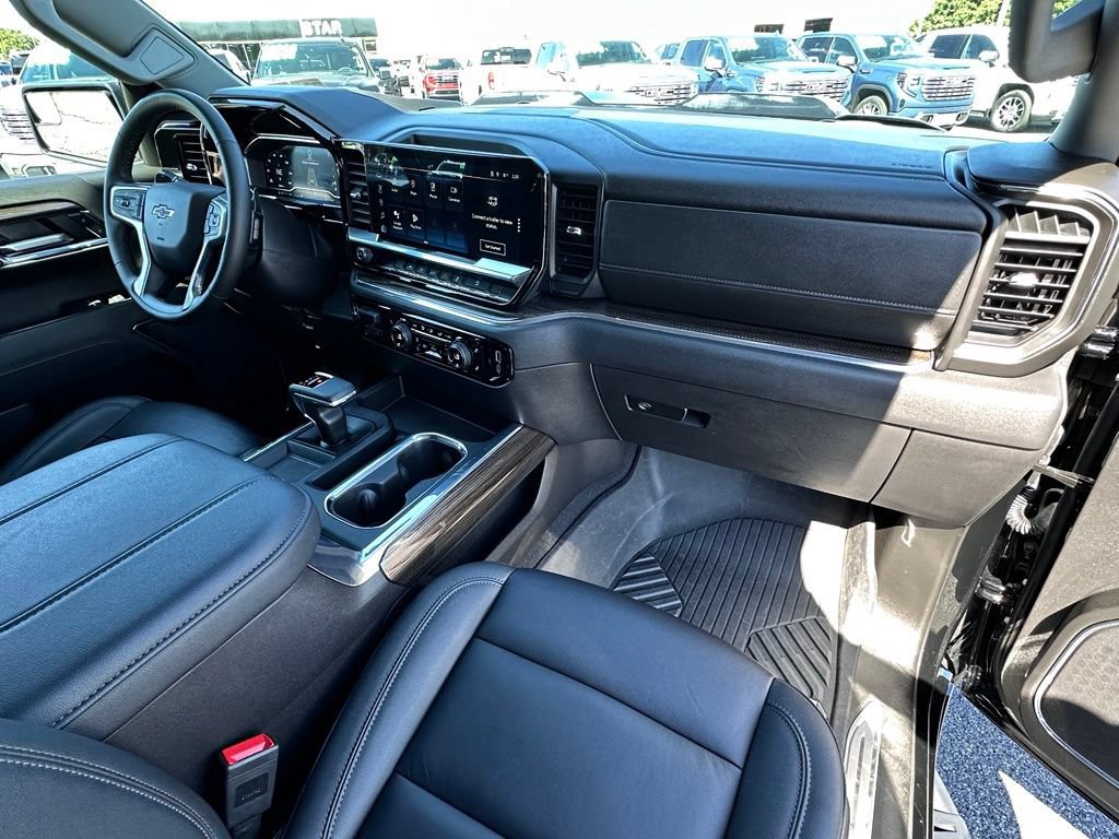 Used 2024 Chevrolet Silverado 1500 LT Trail Boss w/ Convenience Package II AWD/4WD image 14