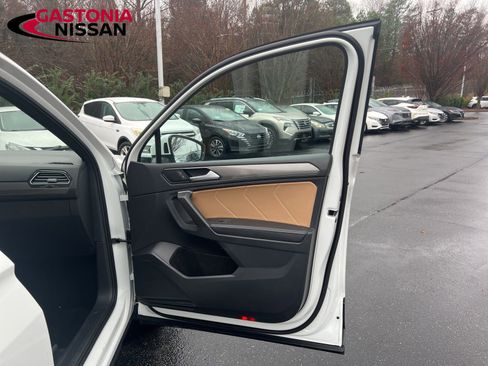 Used 2024 Volkswagen Tiguan SE image 26