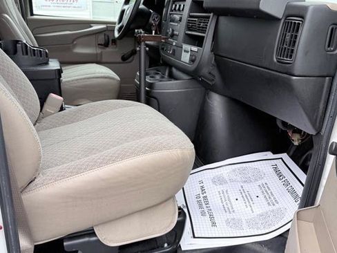Used 2011 Chevrolet Express 2500 RWD image 11