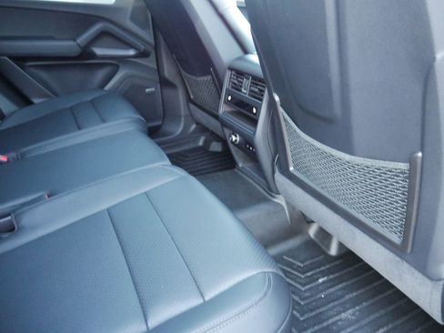 Used 2024 Porsche Cayenne image 36