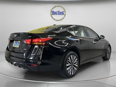 Used 2024 Nissan Altima 2.5 SV AWD/4WD image 6