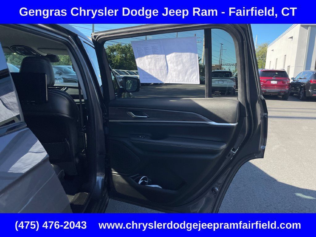 Used 2023 Jeep Grand Cherokee L Limited w/ Luxury Tech Group II AWD/4WD image 25