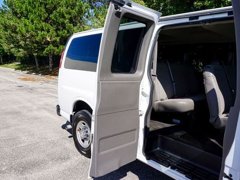 Used 2017 Chevrolet Express 3500 LT w/ LT Preferred Equipment Group RWD image 46