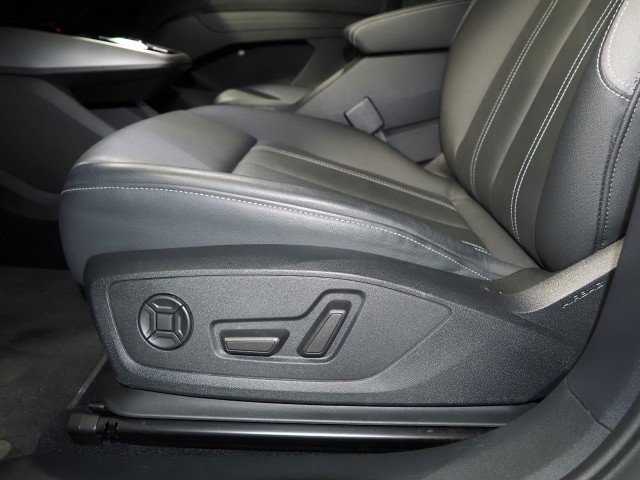 Used 2023 Audi Q4 e-tron Premium Plus w/ Premium Plus RWD image 57