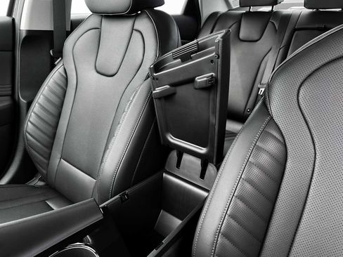 Used 2025 Hyundai Elantra Limited image 18