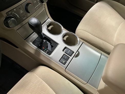 Used 2012 Toyota Highlander 4WD w/ Tech Pkg image 18