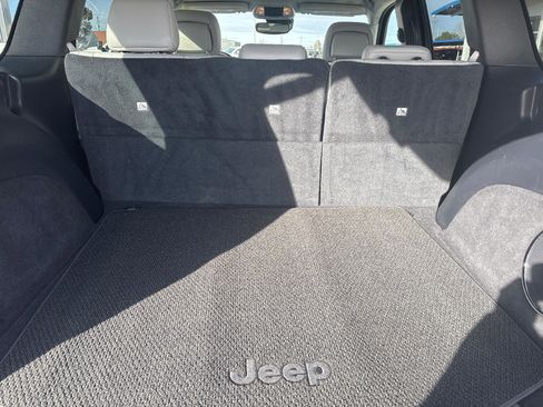 Used 2017 Jeep Grand Cherokee Summit image 6