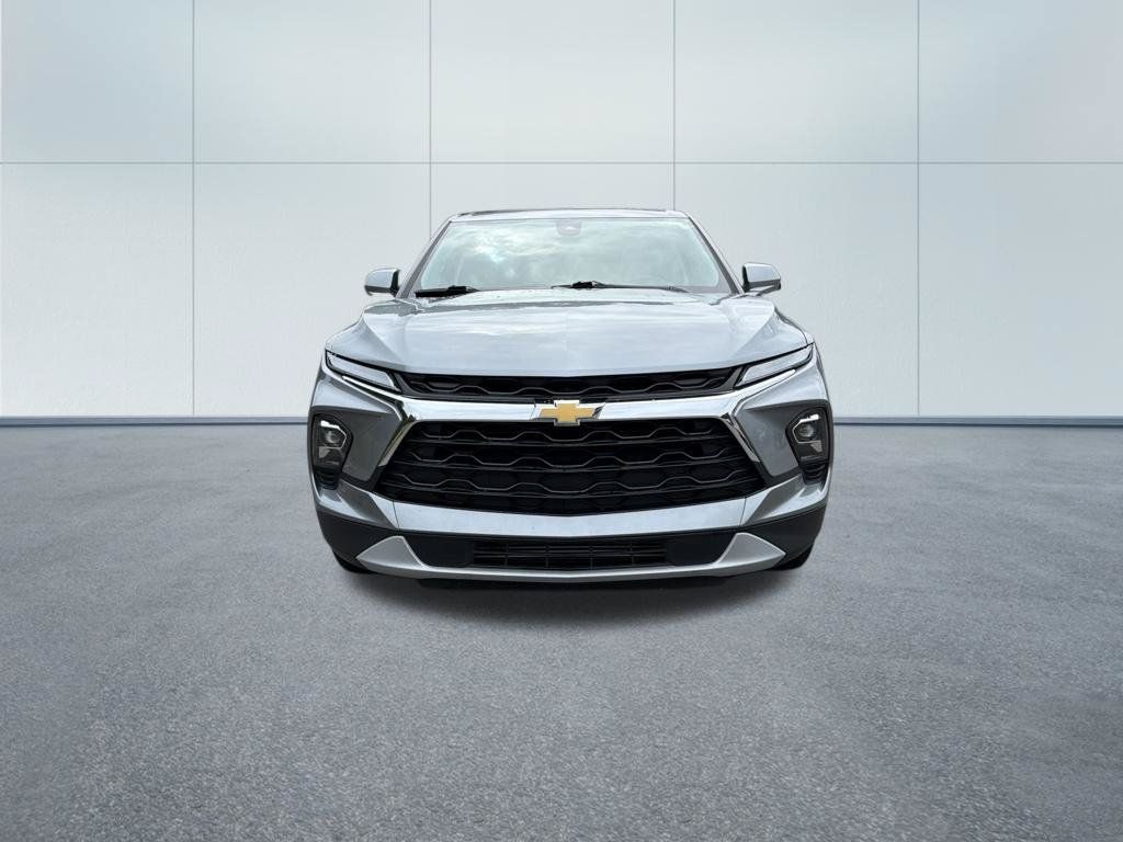 Used 2025 Chevrolet Blazer LT FWD image 3