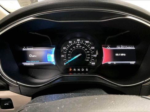 Used 2017 Ford Fusion SE image 22