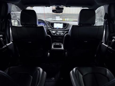 Used 2025 Chrysler Pacifica Select FWD image 21
