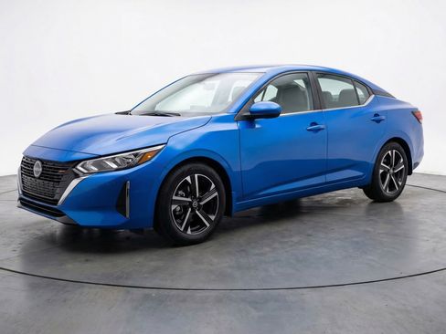 Used 2025 Nissan Sentra SV image 3