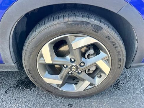 Certified 2021 Hyundai Venue SEL FWD image 8