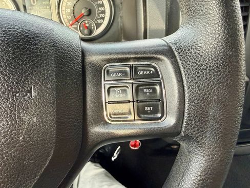 Used 2017 RAM 1500 Express RWD image 21