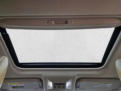 Used 2022 Toyota RAV4 XLE Premium image 15