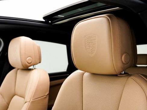 Used 2025 Porsche Macan image 10