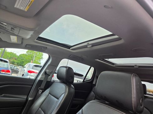 Used 2021 GMC Acadia SLT w/ Preferred Package AWD/4WD image 10