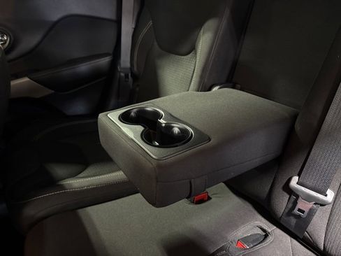 Used 2017 Jeep Cherokee Latitude w/ Comfort/Convenience Group image 29