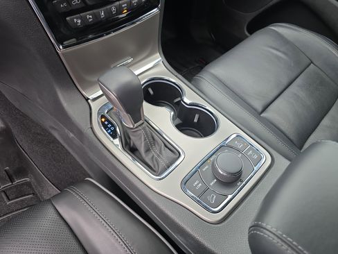 Used 2020 Jeep Grand Cherokee Overland image 31