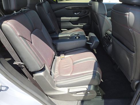 Used 2025 Honda Pilot Black Edition image 24