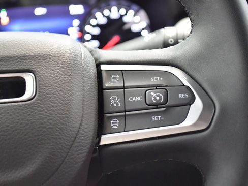 Used 2025 Jeep Compass Limited AWD/4WD image 22