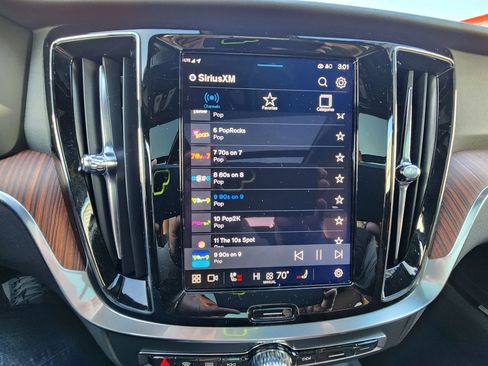 Used 2025 Volvo V60 B5 Cross Country Plus image 30