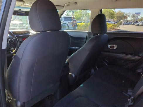 Used 2016 Kia Soul Base image 10