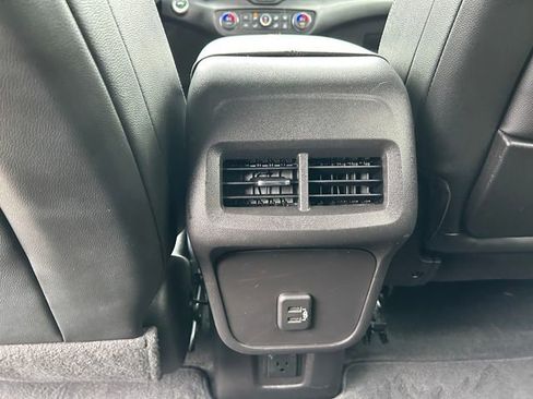 Used 2024 GMC Terrain SLT image 16