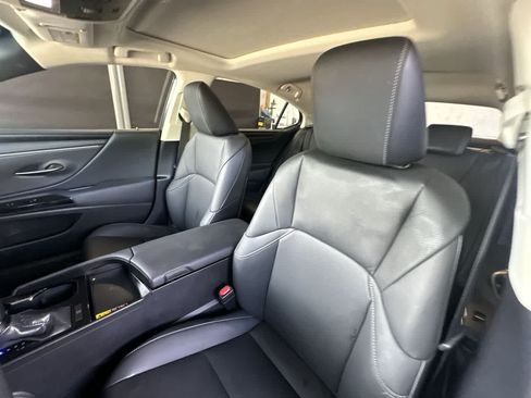 Used 2025 Lexus ES 350 w/ Premium Package FWD image 14