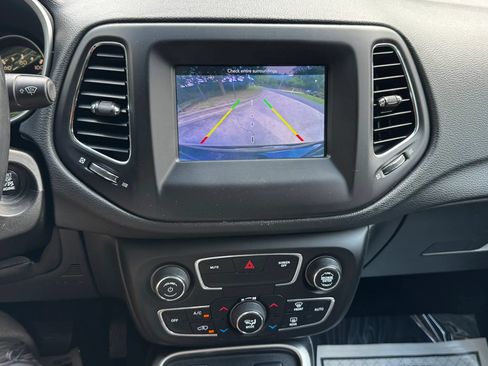 Used 2018 Jeep Compass Latitude w/ Popular Equipment Group FWD image 23