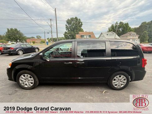 Used 2019 Dodge Grand Caravan SE w/ UConnect Hands-Free Group image 2