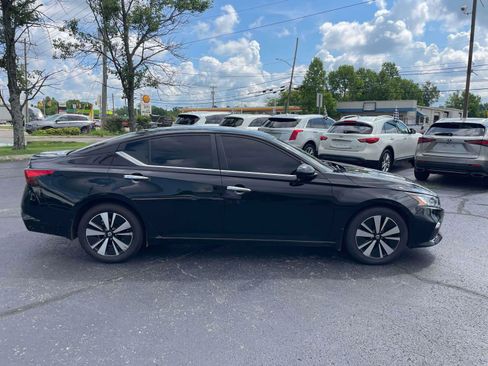Used 2022 Nissan Altima 2.5 SV FWD image 10