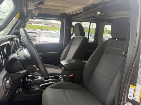 Used 2019 Jeep Wrangler Unlimited Sahara AWD/4WD image 44