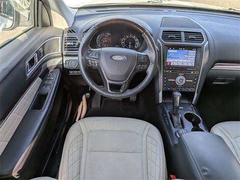 Used 2017 Ford Explorer Platinum image 20
