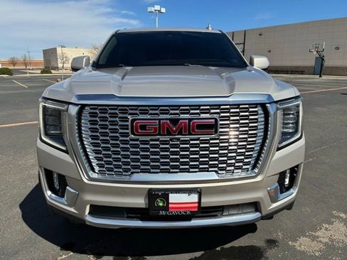 Used 2022 GMC Yukon XL Denali image 9