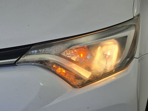 Used 2018 Toyota RAV4 LE image 28