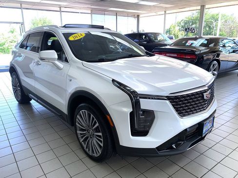 Used 2024 Cadillac XT4 Premium Luxury w/ Cold Weather Package AWD/4WD image 5