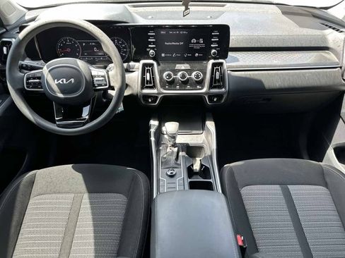 Used 2023 Kia Sorento LX FWD image 16
