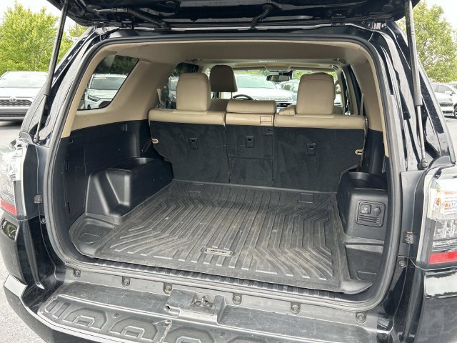 Used 2022 Toyota 4Runner SR5 Premium w/ Moonroof Package AWD/4WD image 12