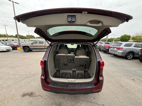 Used 2020 Kia Sedona LX image 12