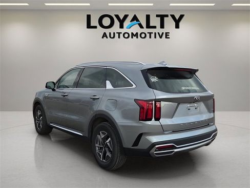 Used 2021 Kia Sorento S image 3