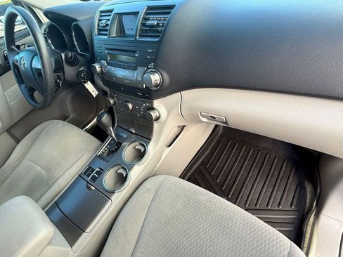 Used 2010 Toyota Highlander 2WD image 32